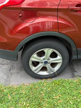 Red 2014 Ford Escape SE