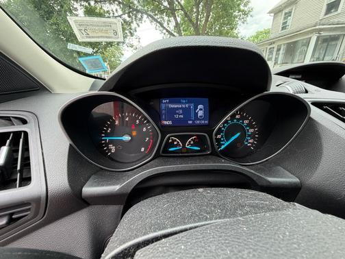 Red 2014 Ford Escape SE