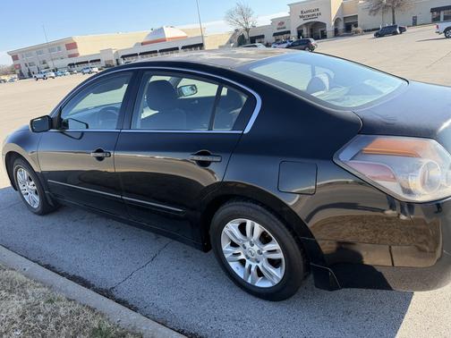 Black 2012 Nissan Altima 2.5 S