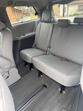 2017 Toyota Sienna XLE