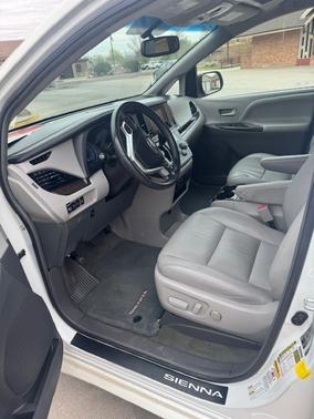 2017 Toyota Sienna XLE