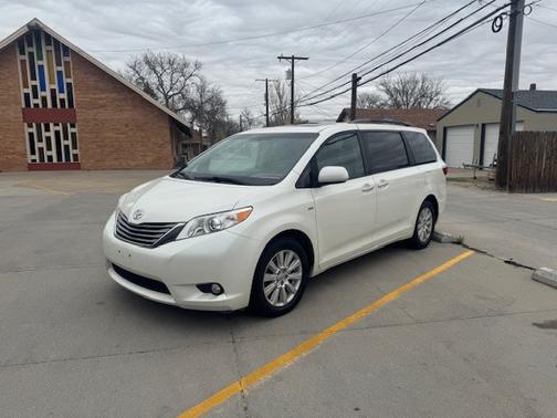 2017 Toyota Sienna XLE