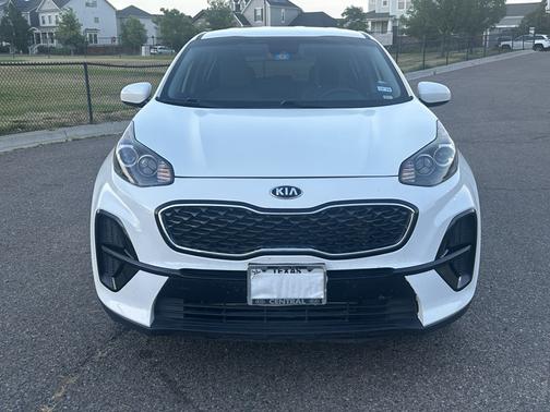 White 2021 Kia Sportage LX