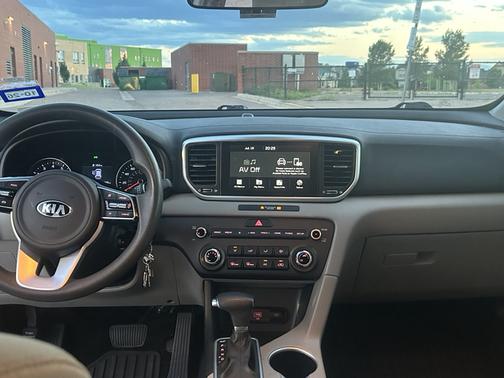 White 2021 Kia Sportage LX