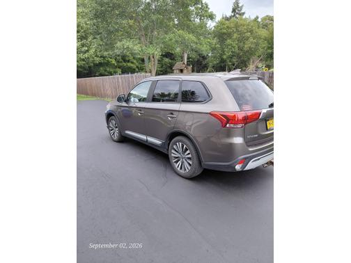 Brown 2020 Mitsubishi Outlander SE