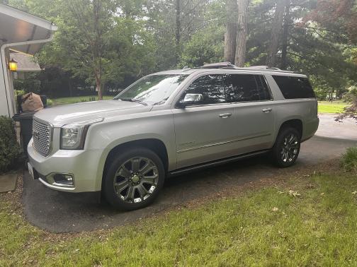Photo 1 of 8 of 2015 GMC Yukon XL 1500 Denali