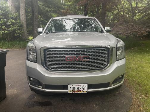 Photo 2 of 8 of 2015 GMC Yukon XL 1500 Denali