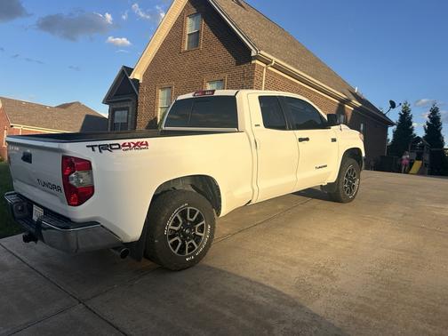 2016 Toyota Tundra SR5