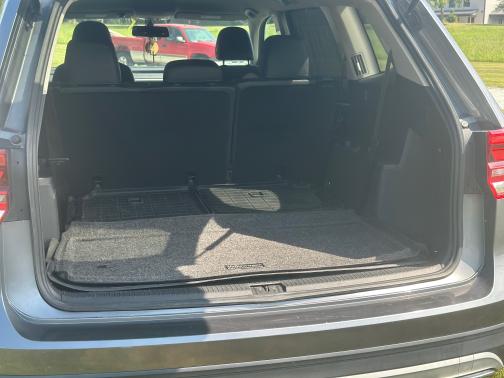 Gray 2019 Volkswagen Atlas 3.6L SE