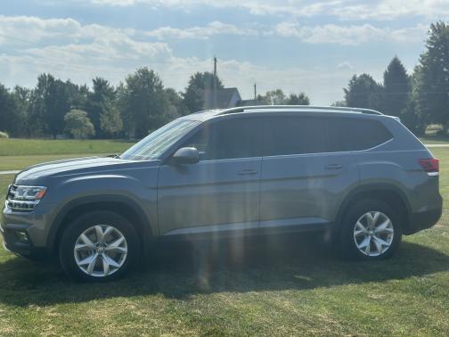 Gray 2019 Volkswagen Atlas 3.6L SE