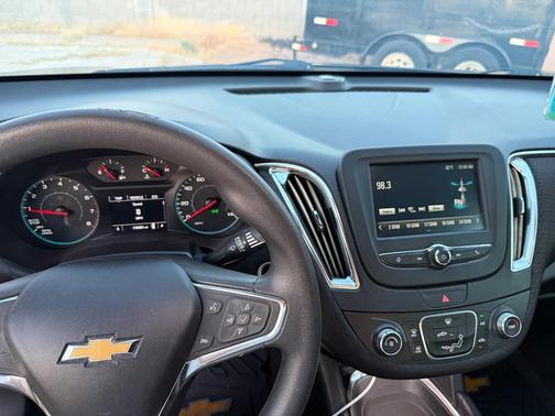 Gray 2018 Chevrolet Malibu LT