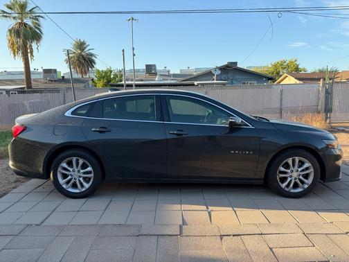 Gray 2018 Chevrolet Malibu LT