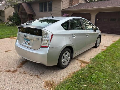 Silver 2011 Toyota Prius II