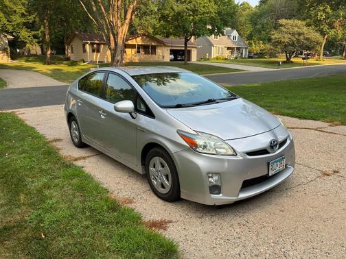 Silver 2011 Toyota Prius II