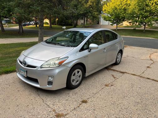 Silver 2011 Toyota Prius II