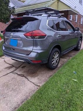 Gray 2018 Nissan Rogue SV