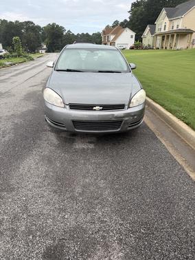 Gray 2009 Chevrolet Impala LT