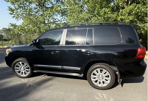 2013 Toyota Land Cruiser Base