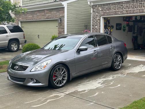 Gray 2013 INFINITI G37 x