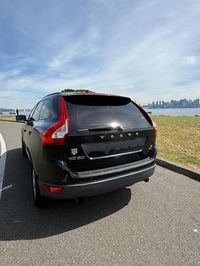 Black 2010 Volvo XC60 3.2