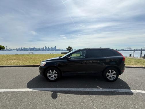 Black 2010 Volvo XC60 3.2