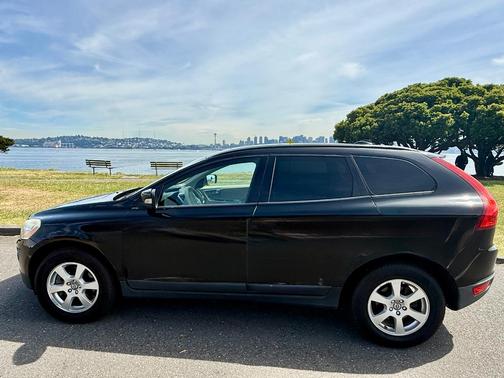 Black 2010 Volvo XC60 3.2