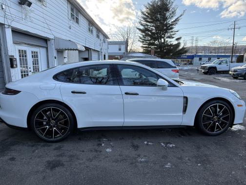 2022 Porsche Panamera 4 Platinum Edition