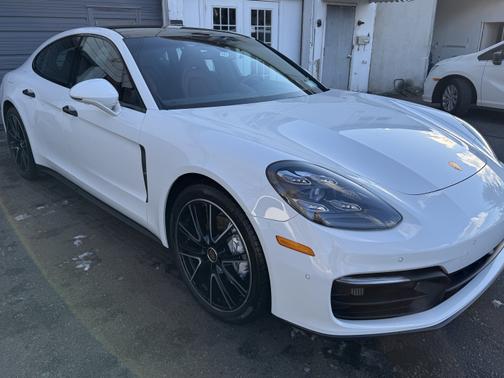 2022 Porsche Panamera 4 Platinum Edition