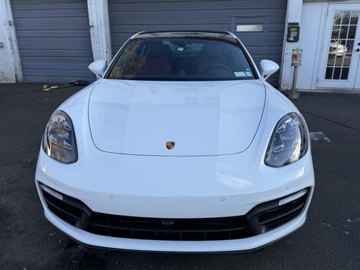 2022 Porsche Panamera 4 Platinum Edition