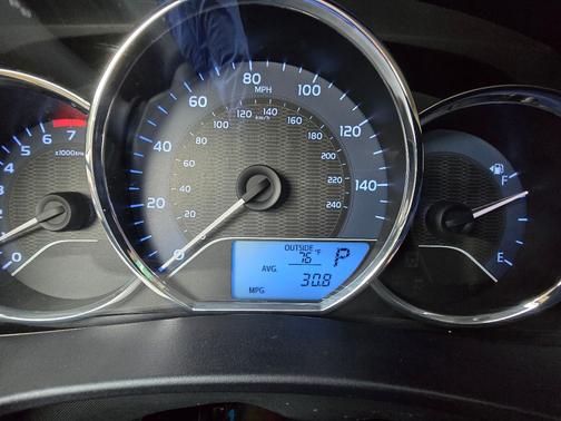 White 2014 Toyota Corolla LE