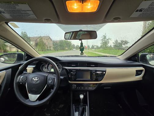 White 2014 Toyota Corolla LE