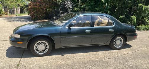 Green 1994 INFINITI J30 Base