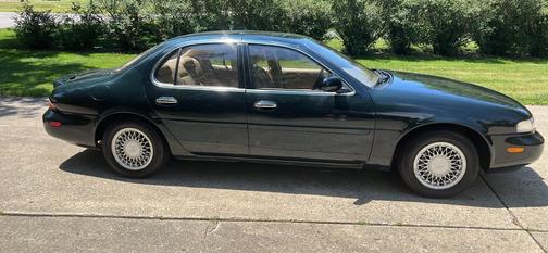Green 1994 INFINITI J30 Base