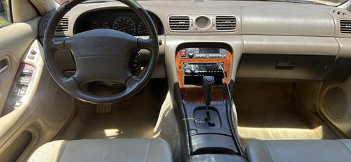 Green 1994 INFINITI J30 Base
