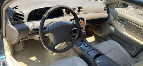 Green 1994 INFINITI J30 Base