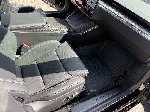 Black 2024 Tesla Model S Plaid