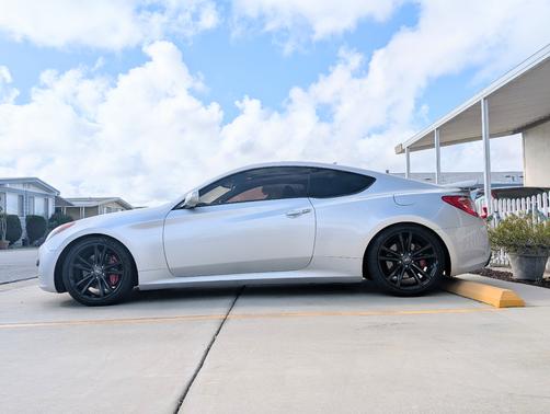 2012 Hyundai Genesis Coupe 3.8 Track