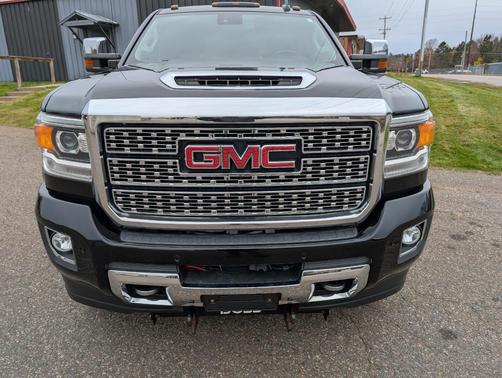 Black 2018 GMC Sierra 2500 Denali
