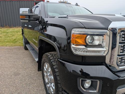 Black 2018 GMC Sierra 2500 Denali