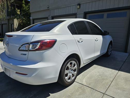 2013 Mazda Mazda3 i Sport