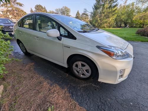 White 2010 Toyota Prius IV