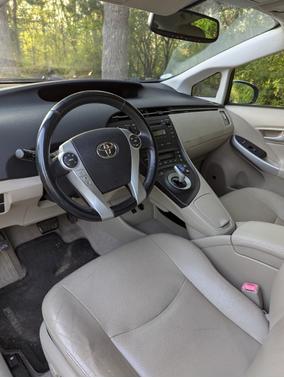 White 2010 Toyota Prius IV