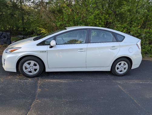 White 2010 Toyota Prius IV
