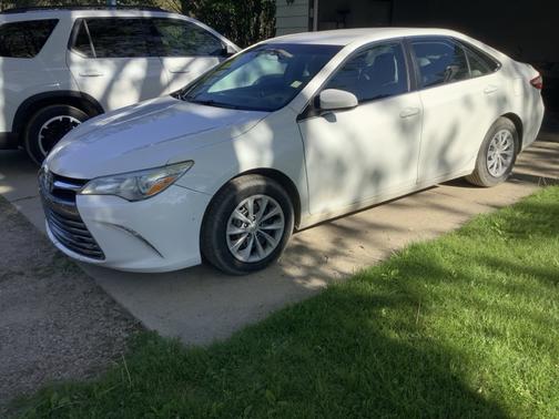 White 2016 Toyota Camry LE