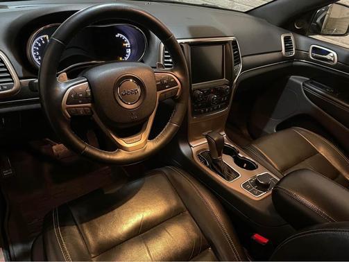Photo 3 of 15 of 2016 Jeep Grand Cherokee Limited