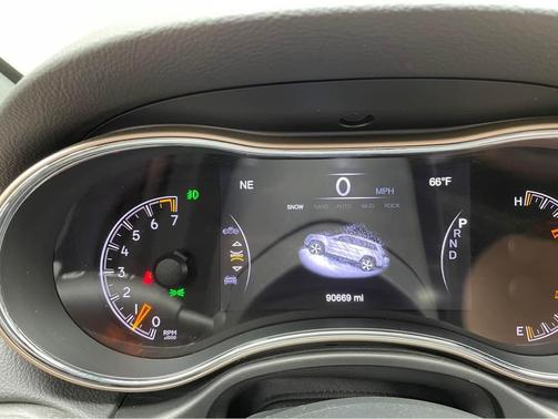 Photo 4 of 15 of 2016 Jeep Grand Cherokee Limited