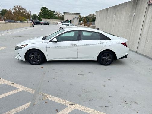 White 2023 Hyundai ELANTRA SEL