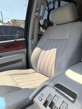 Black 2004 Lincoln Navigator Base