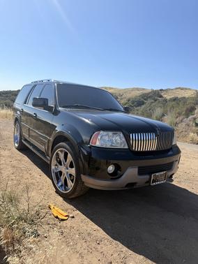 Black 2004 Lincoln Navigator Base