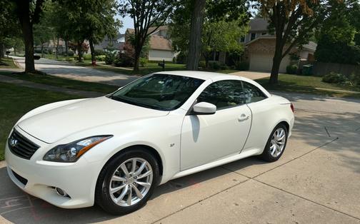 2015 INFINITI Q60 Base